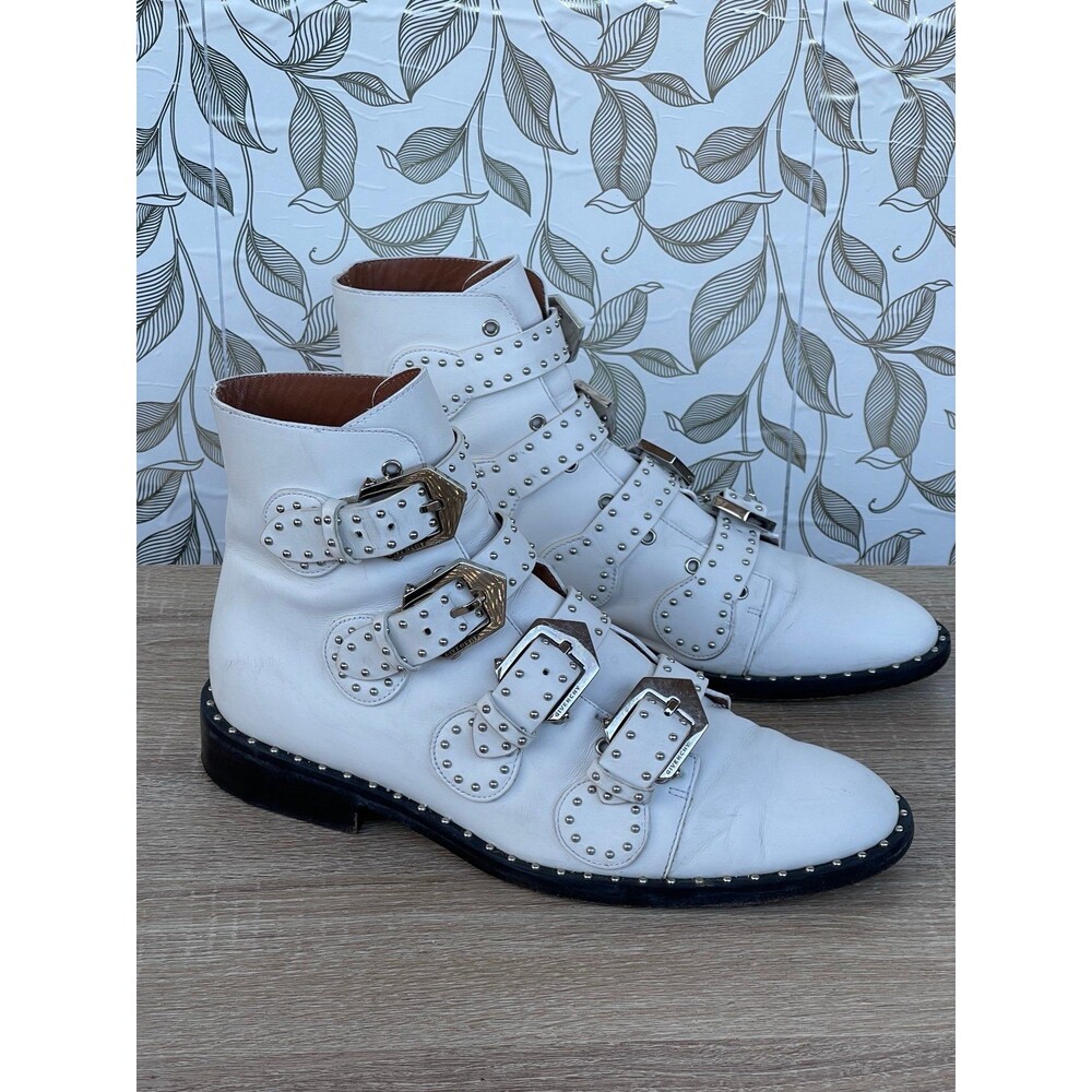 Givenchy Prue Studded White Leather Ankle Boots Buckle Biker Sz 9 1/2